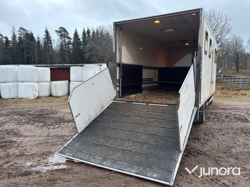 Hästlastbil - Isuzu, NQR70T