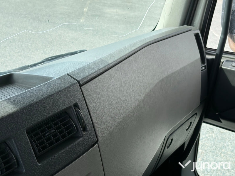 Lastbil - Volvo  Fe 280 med höj o sänkbart skåp