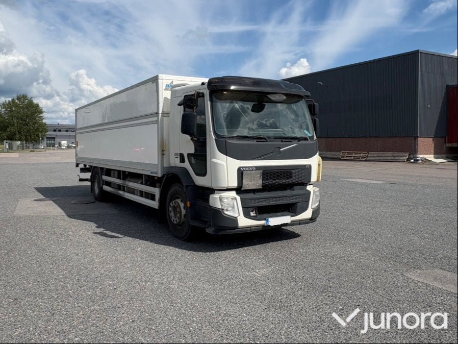 Lastbil - Volvo  Fe 280 med höj och sänkbart skåp
