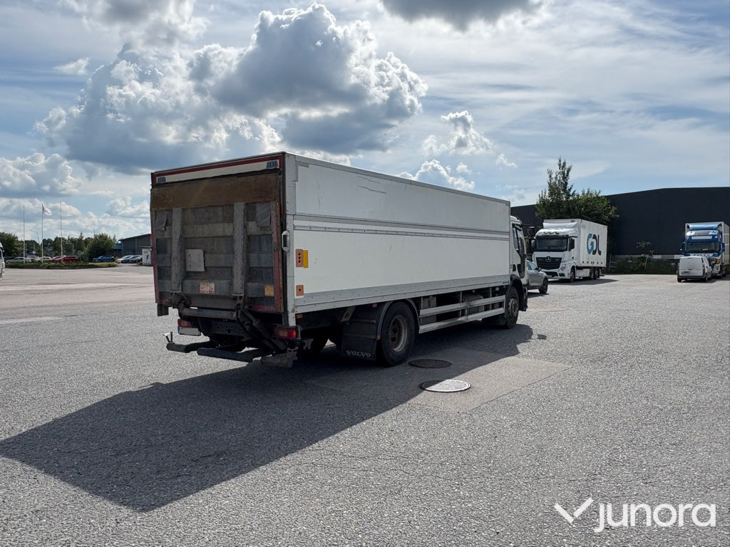 Lastbil - Volvo  Fe 280 med höj och sänkbart skåp