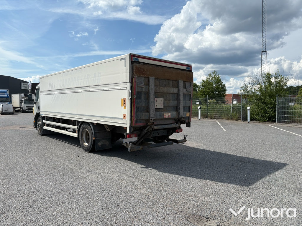 Lastbil - Volvo  Fe 280 med höj och sänkbart skåp