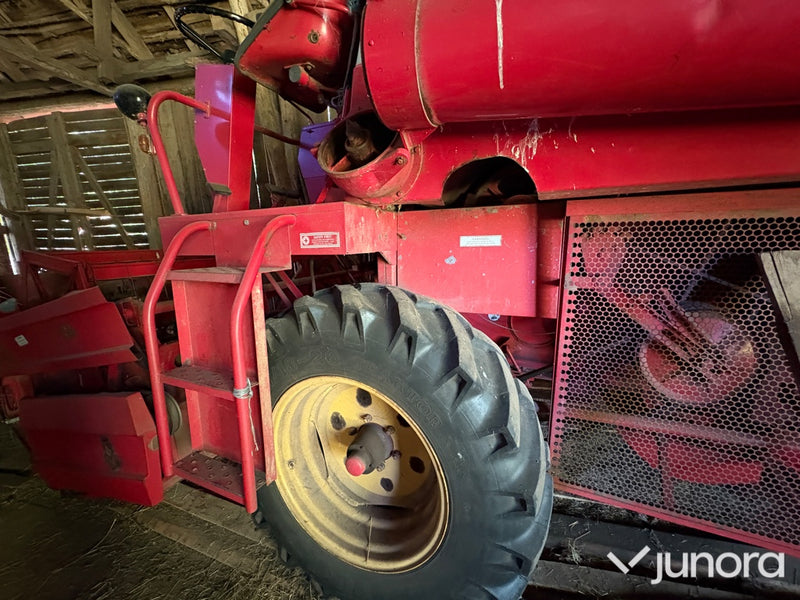 Tröska Massey Ferguson 186