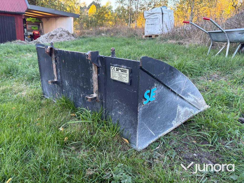 Kompaktlastare Avant 630 med redskap