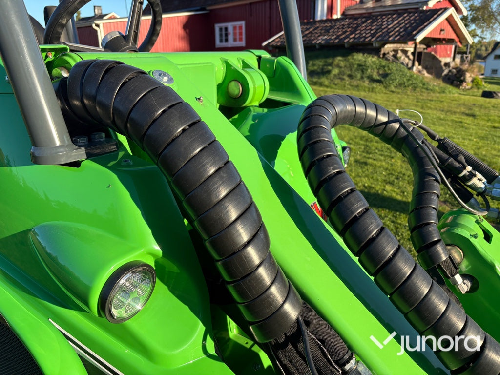 Kompaktlastare Avant 630 med redskap