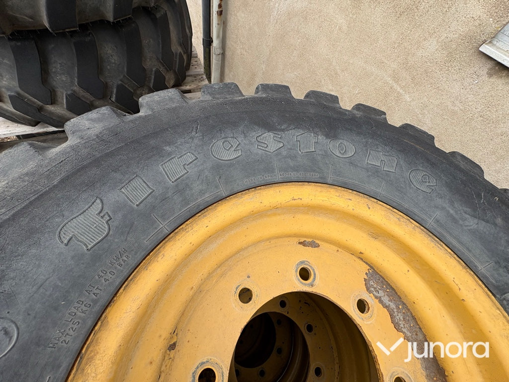 Entreprenaddäck - med fälg Firestone 340/80 R18