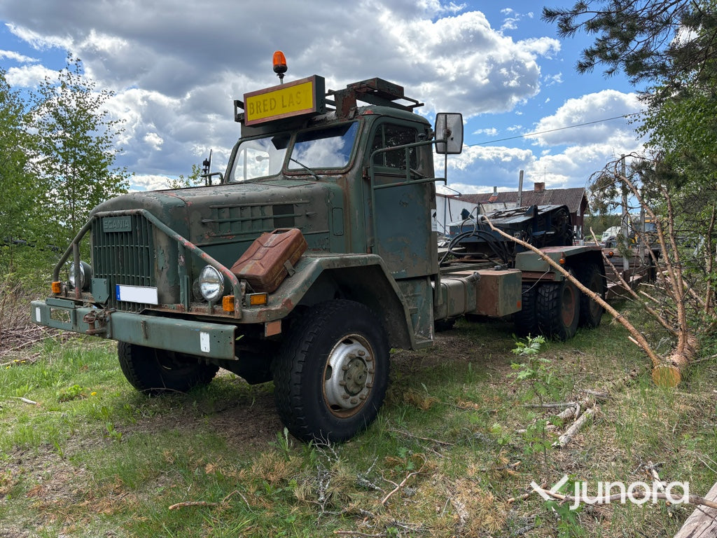 Lastbil med trailer - Scania, LA82B Förlängd