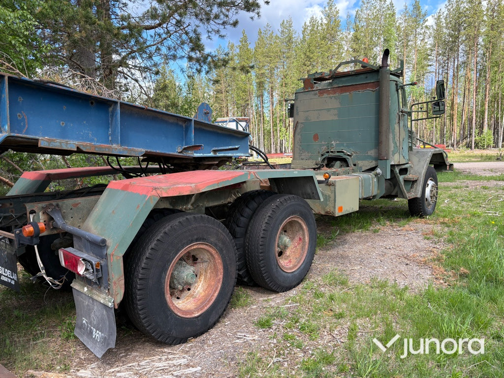 Lastbil med trailer - Scania, LA82B Förlängd