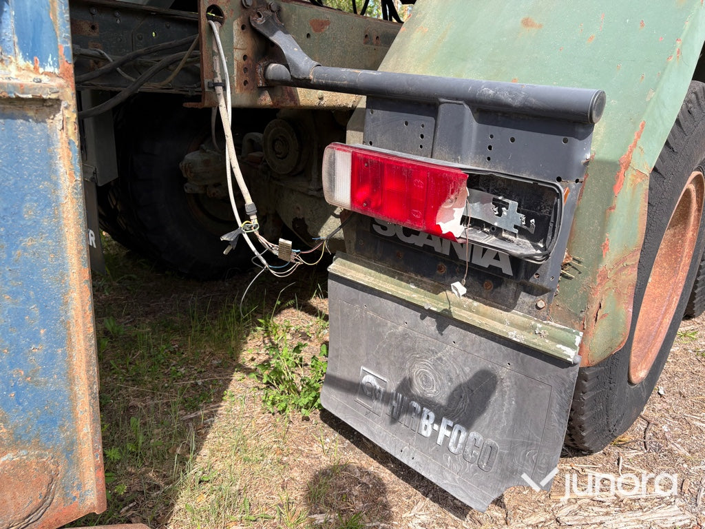 Lastbil med trailer - Scania, LA82B Förlängd