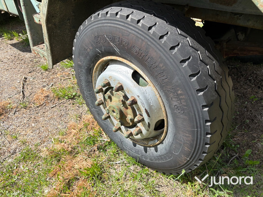 Lastbil med trailer - Scania, LA82B Förlängd