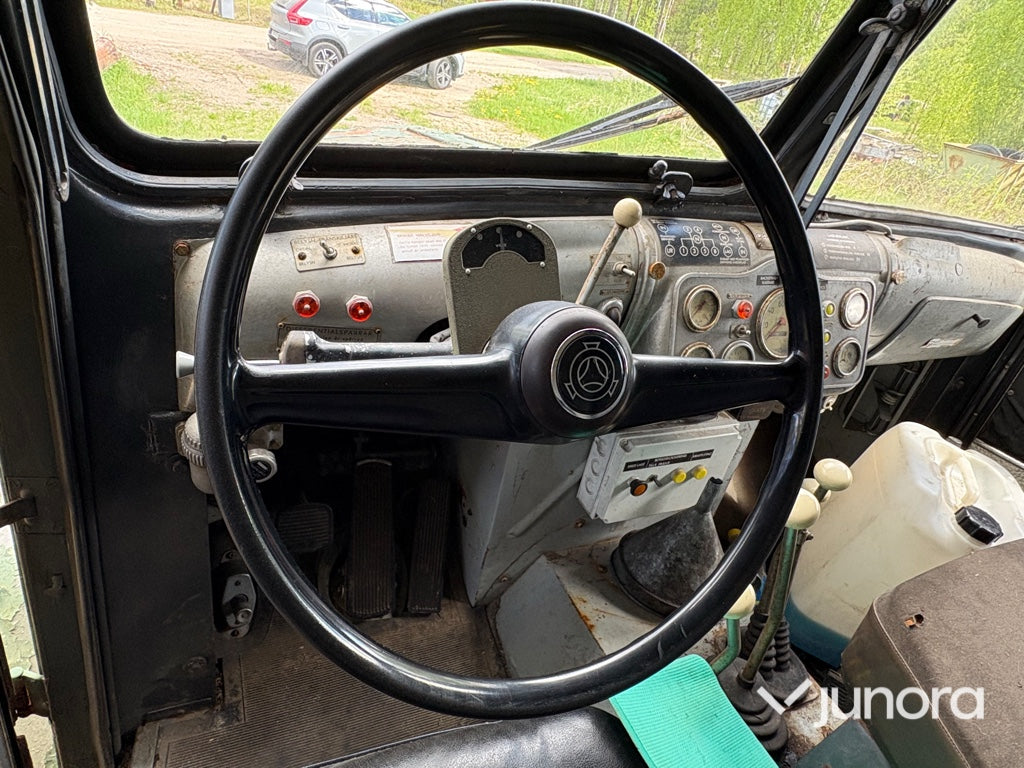 Lastbil med trailer - Scania, LA82B Förlängd