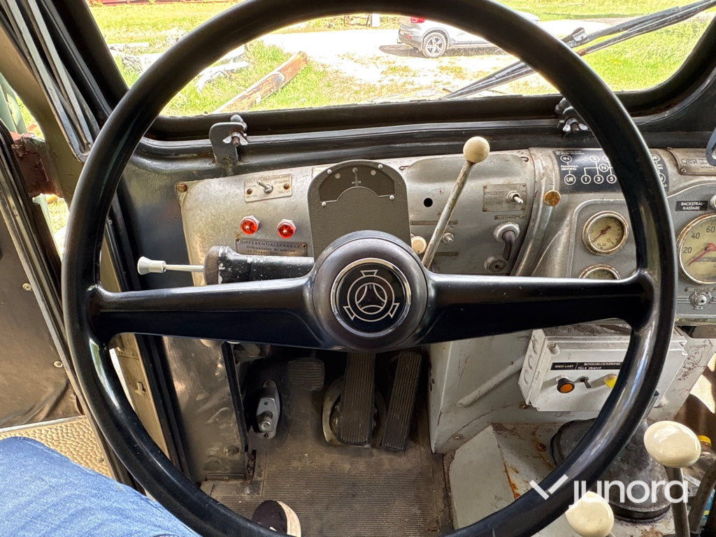 Lastbil med trailer - Scania, LA82B Förlängd