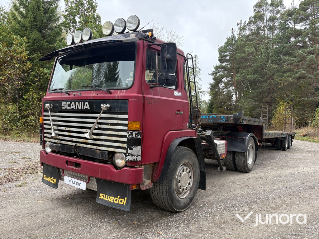 EPA Lastbil Scania LB81S med kran och maskintrailer