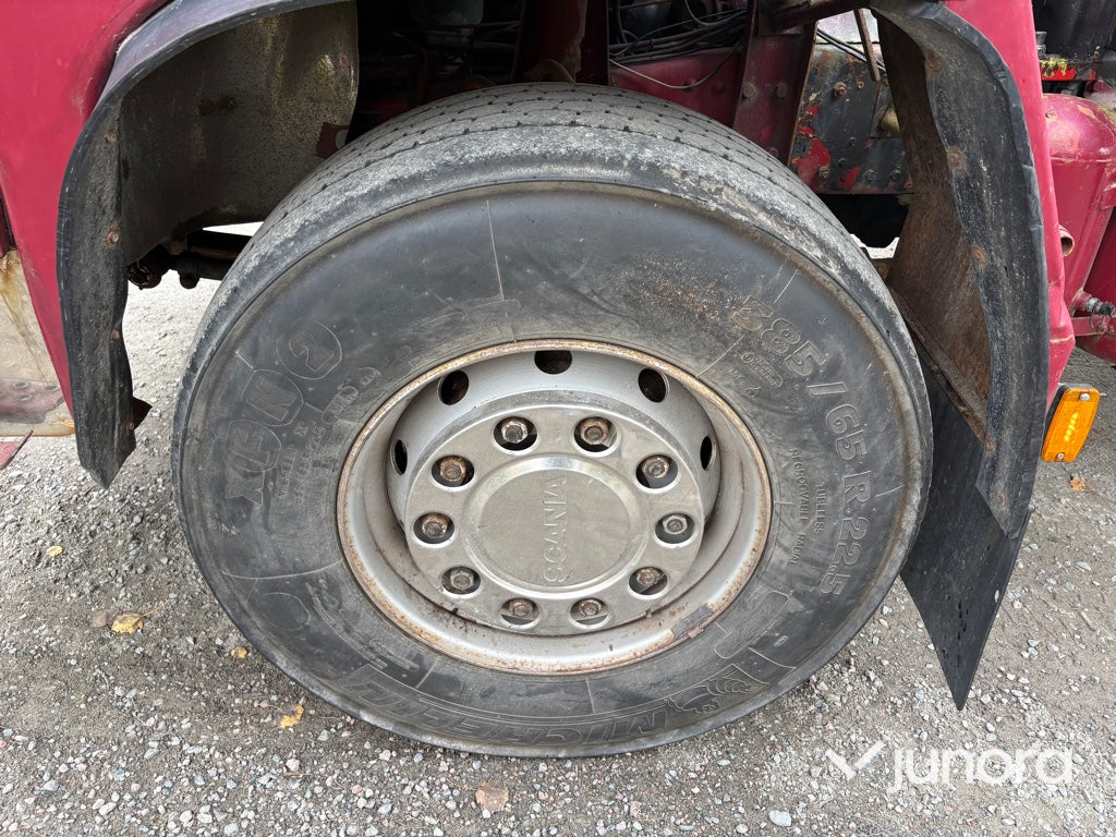 EPA Lastbil Scania LB81S med kran och maskintrailer