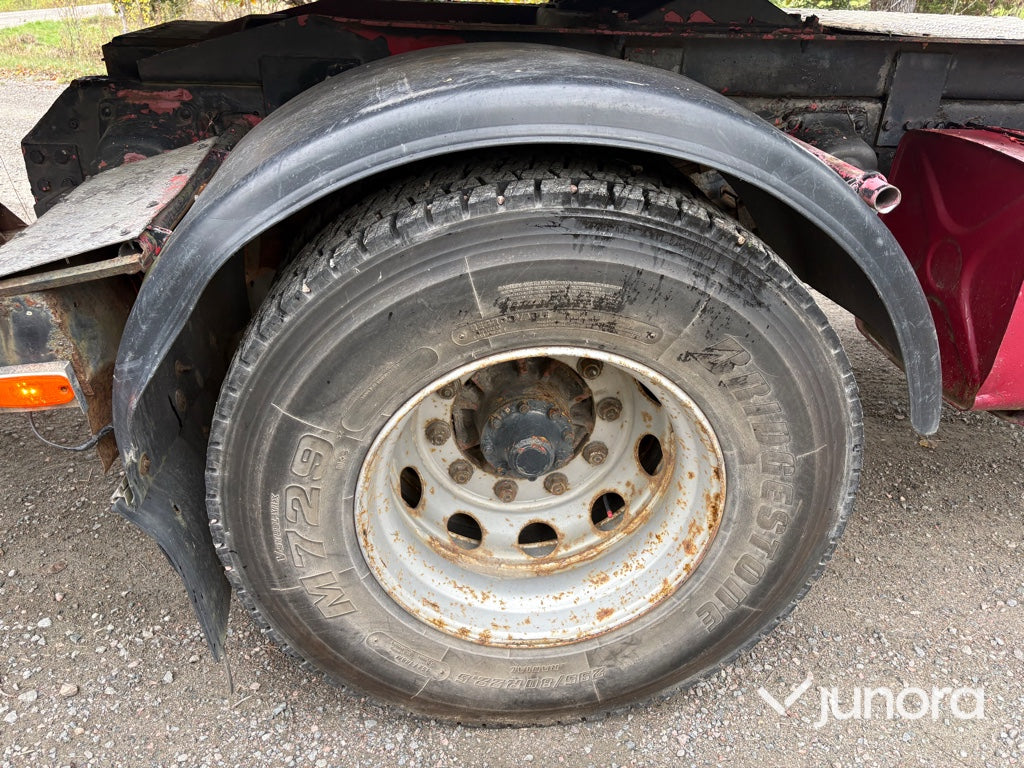 EPA Lastbil Scania LB81S med kran och maskintrailer