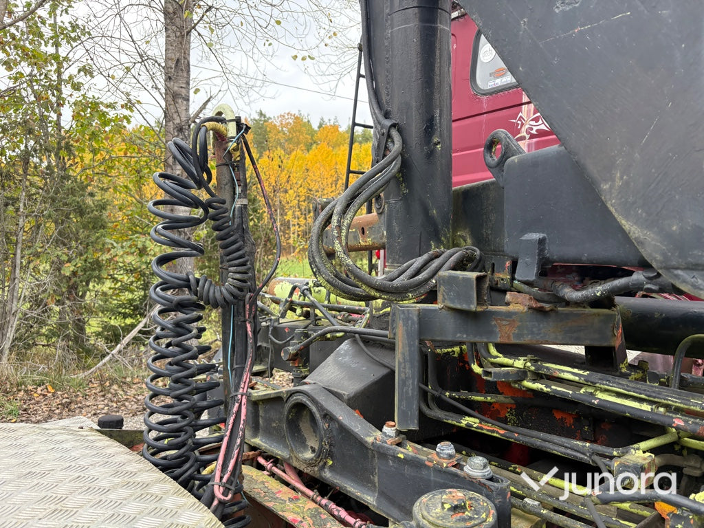 EPA Lastbil Scania LB81S med kran och maskintrailer
