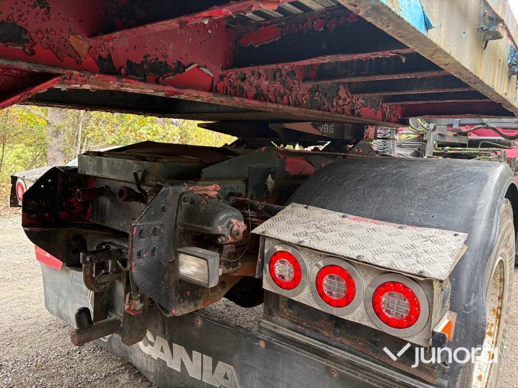EPA Lastbil Scania LB81S med kran och maskintrailer