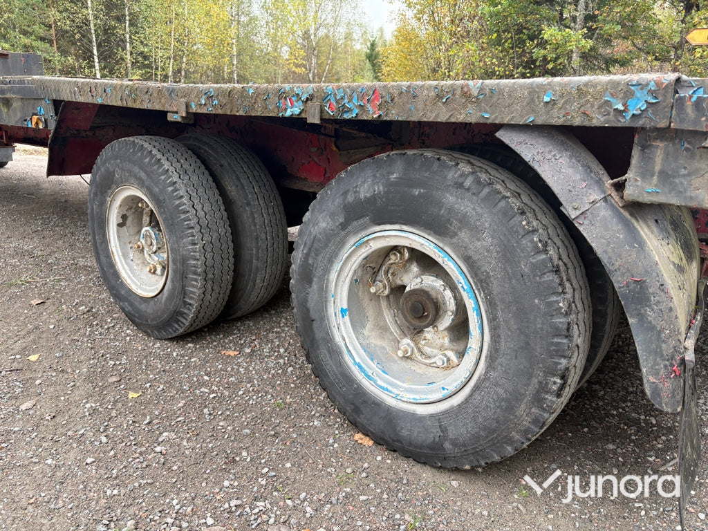 EPA Lastbil Scania LB81S med kran och maskintrailer