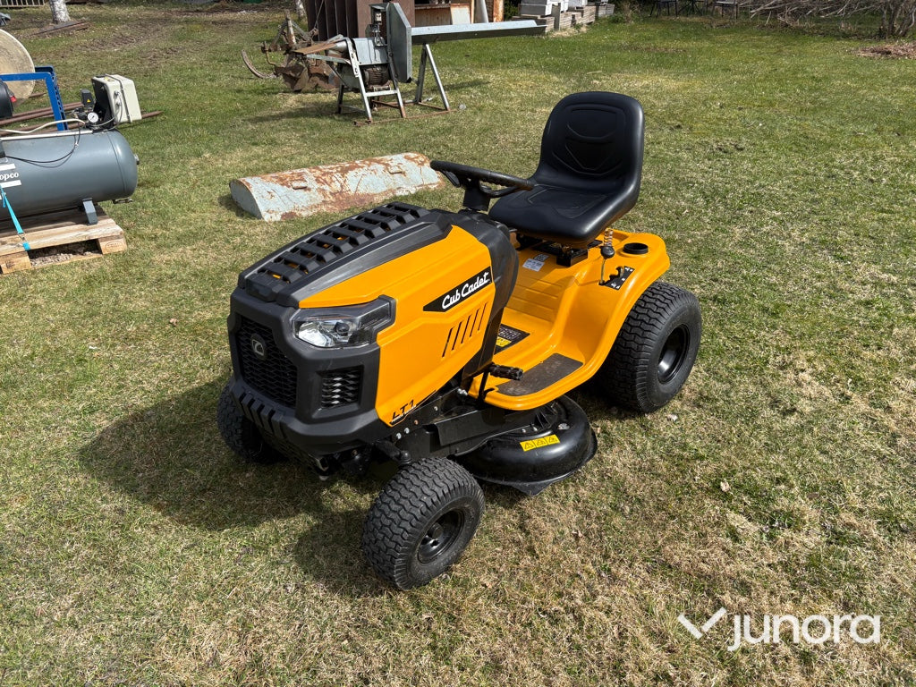 Åkgräsklippare - Cub Cadet, LT1 NS92