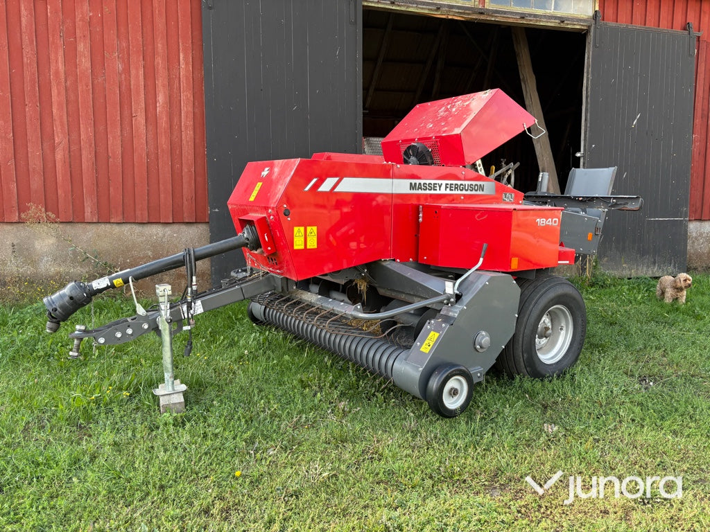 Fyrkantsbalpress – Massey Ferguson MF 1840
