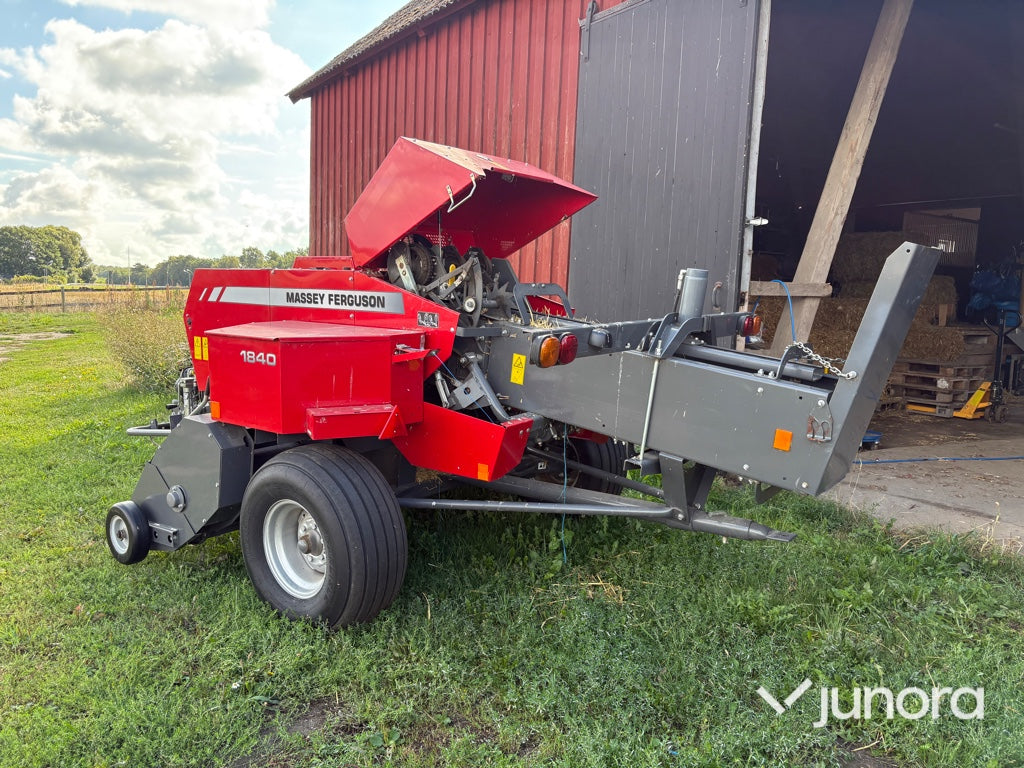 Fyrkantsbalpress – Massey Ferguson MF 1840