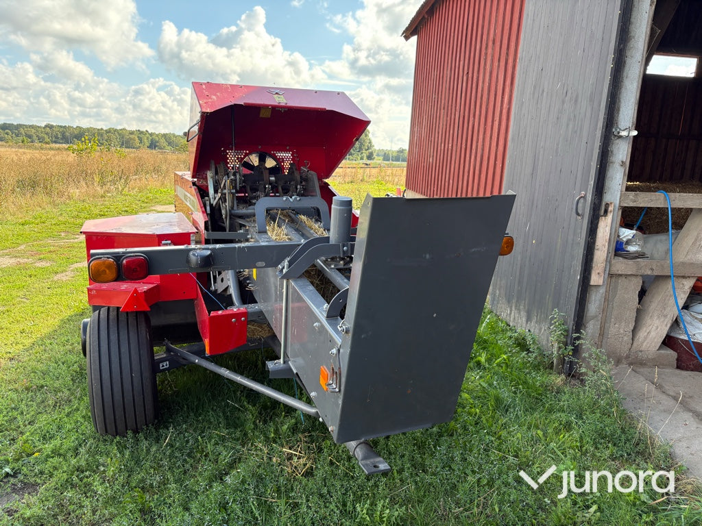 Fyrkantsbalpress – Massey Ferguson MF 1840
