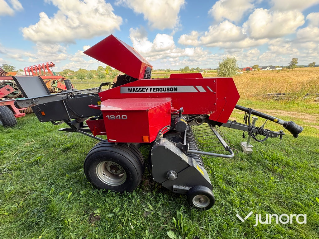 Fyrkantsbalpress – Massey Ferguson MF 1840