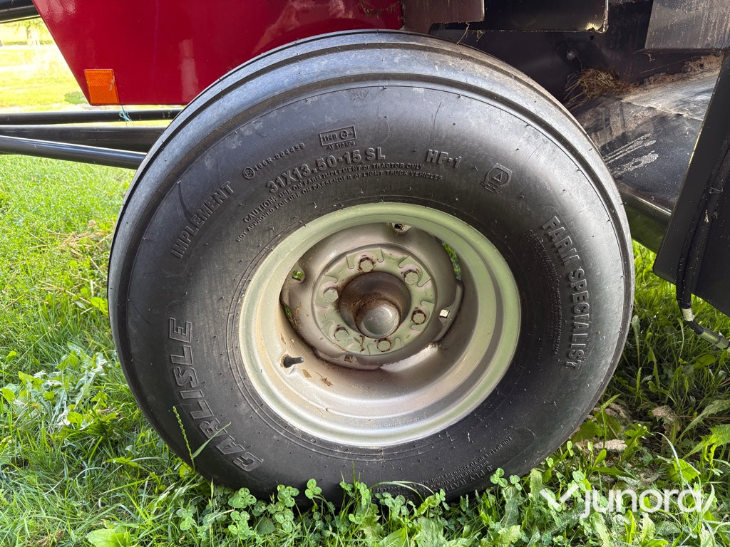 Fyrkantsbalpress – Massey Ferguson MF 1840