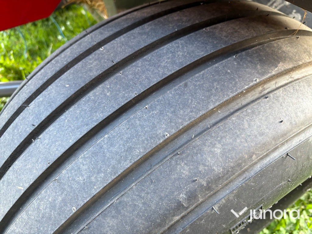Fyrkantsbalpress – Massey Ferguson MF 1840