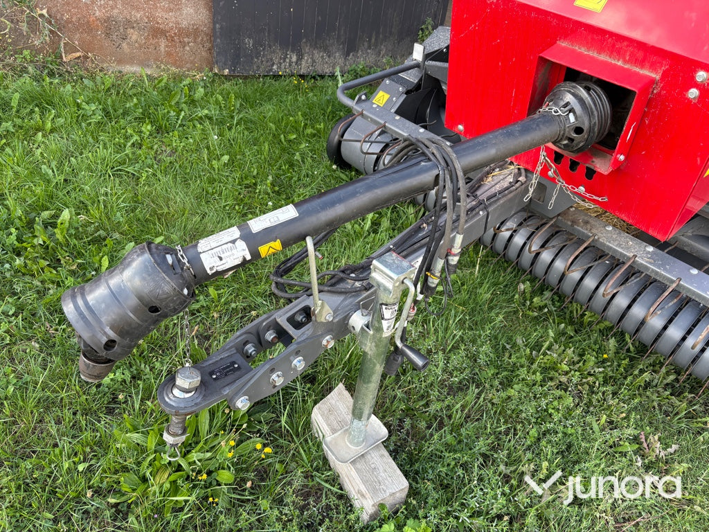 Fyrkantsbalpress – Massey Ferguson MF 1840