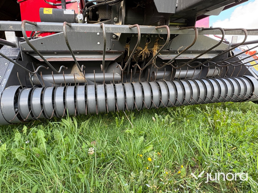 Fyrkantsbalpress – Massey Ferguson MF 1840