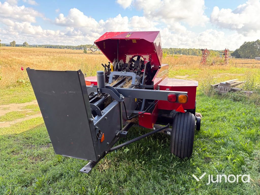 Fyrkantsbalpress – Massey Ferguson MF 1840