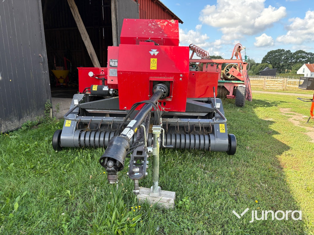 Fyrkantsbalpress – Massey Ferguson MF 1840