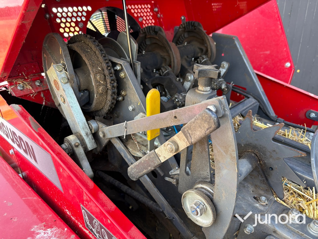 Fyrkantsbalpress – Massey Ferguson MF 1840