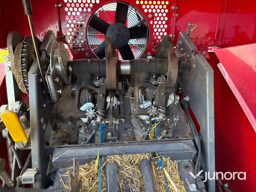 Fyrkantsbalpress – Massey Ferguson MF 1840
