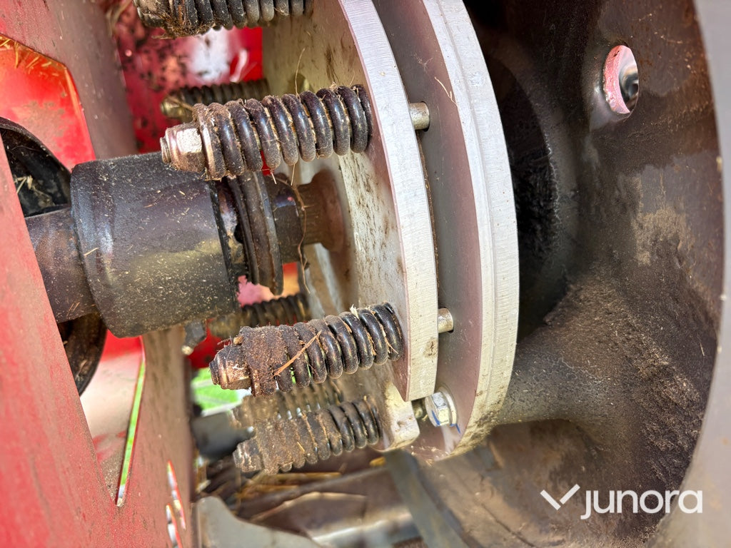 Fyrkantsbalpress – Massey Ferguson MF 1840
