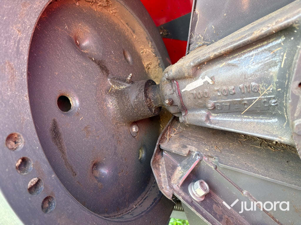Fyrkantsbalpress – Massey Ferguson MF 1840
