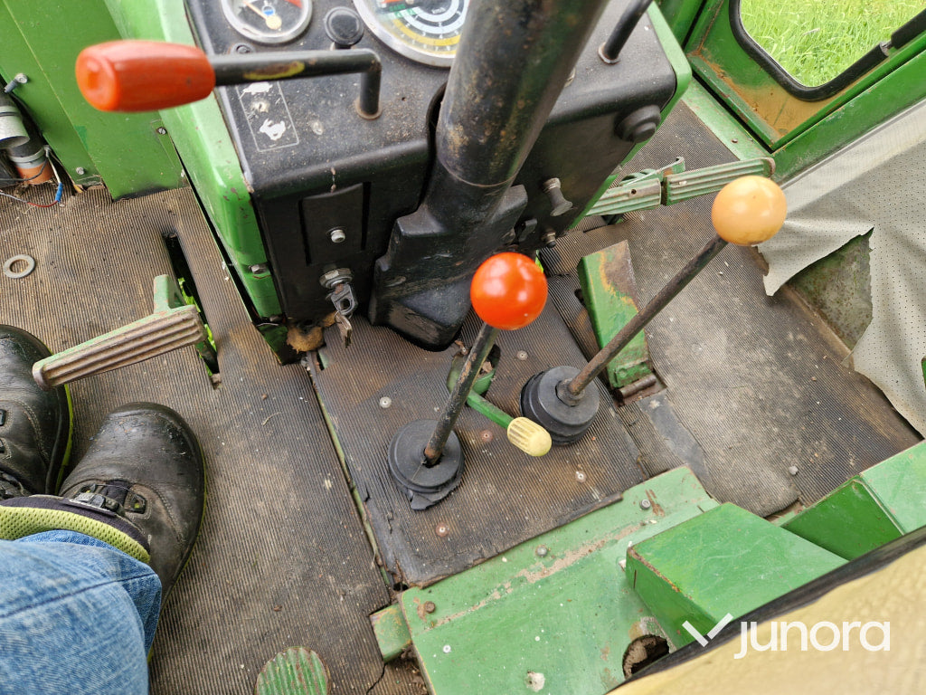 Veterantraktor John Deere 2130