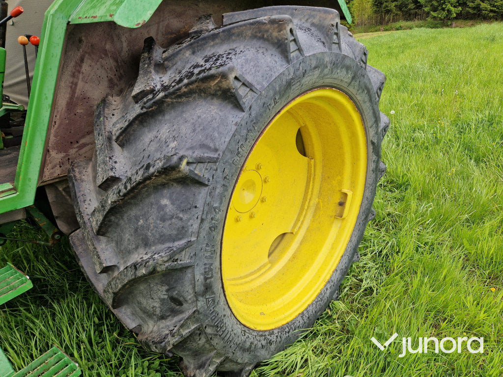 Veterantraktor John Deere 2130