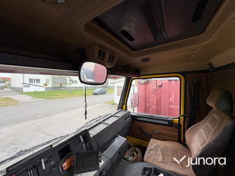 Lastbil Scania P82 M 4X2 50