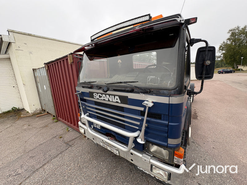 Lastbil Scania P82 M 4X2 50