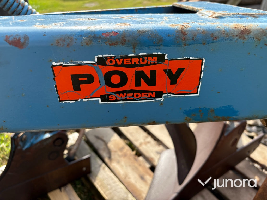 Tegplog - Överum, Pony