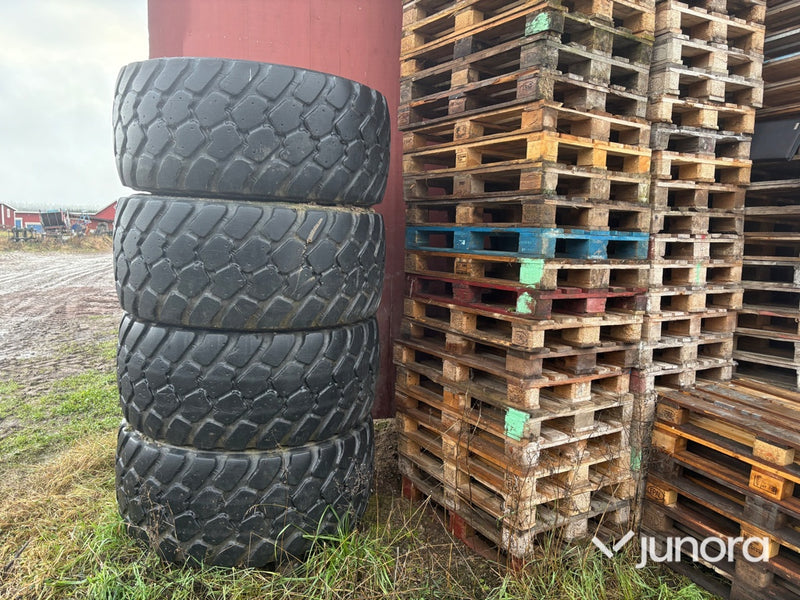 Hjullastardäck på fälg - Michelin 600/65 R25 (4st)