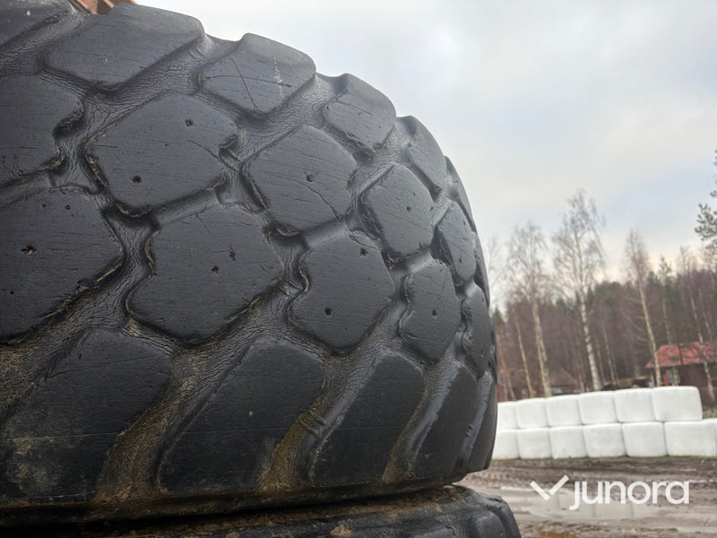 Hjullastardäck på fälg - Michelin 600/65 R25 (4st)
