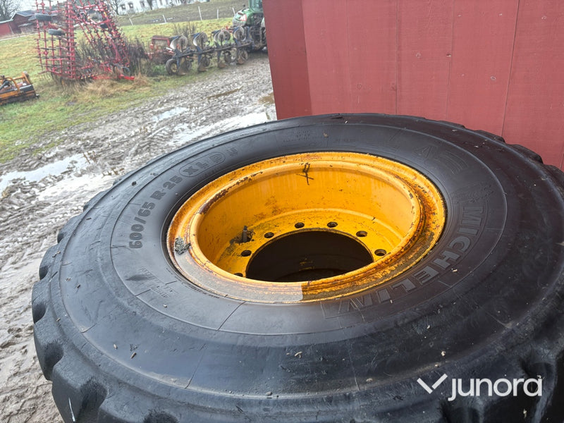 Hjullastardäck på fälg - Michelin 600/65 R25 (4st)
