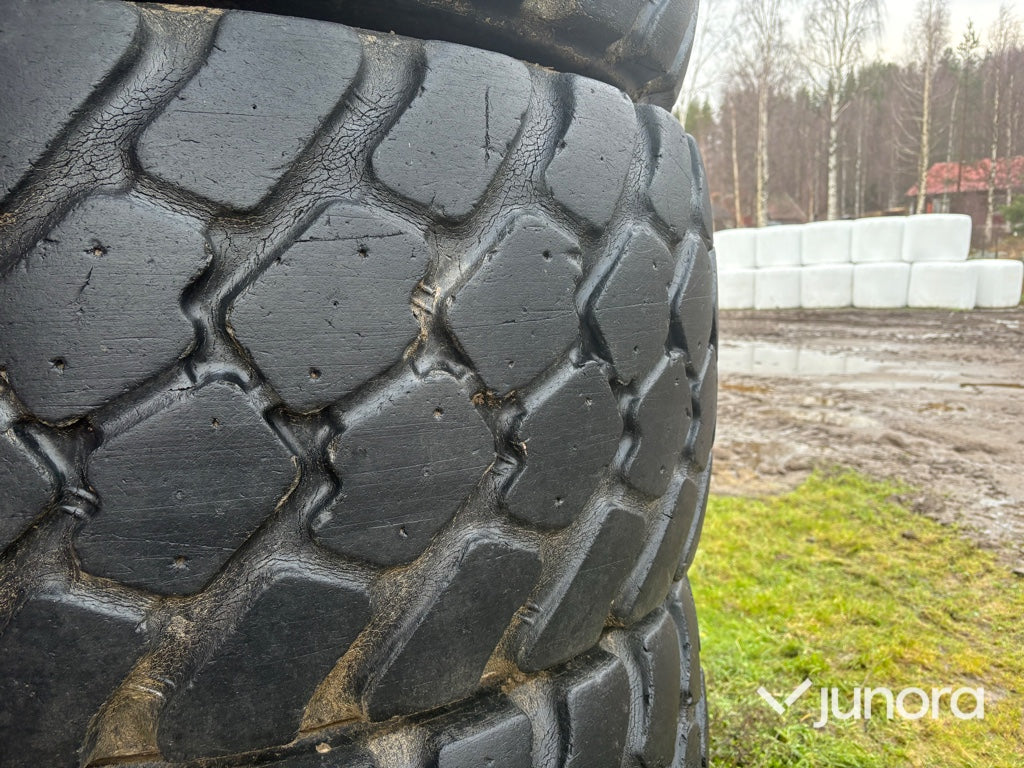 Hjullastardäck på fälg - Michelin 600/65 R25 (4st)
