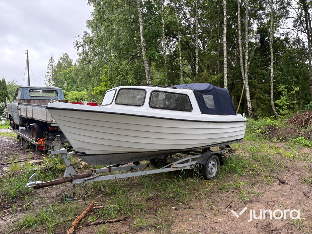 Motorbåt med trailer - Crescent, 525