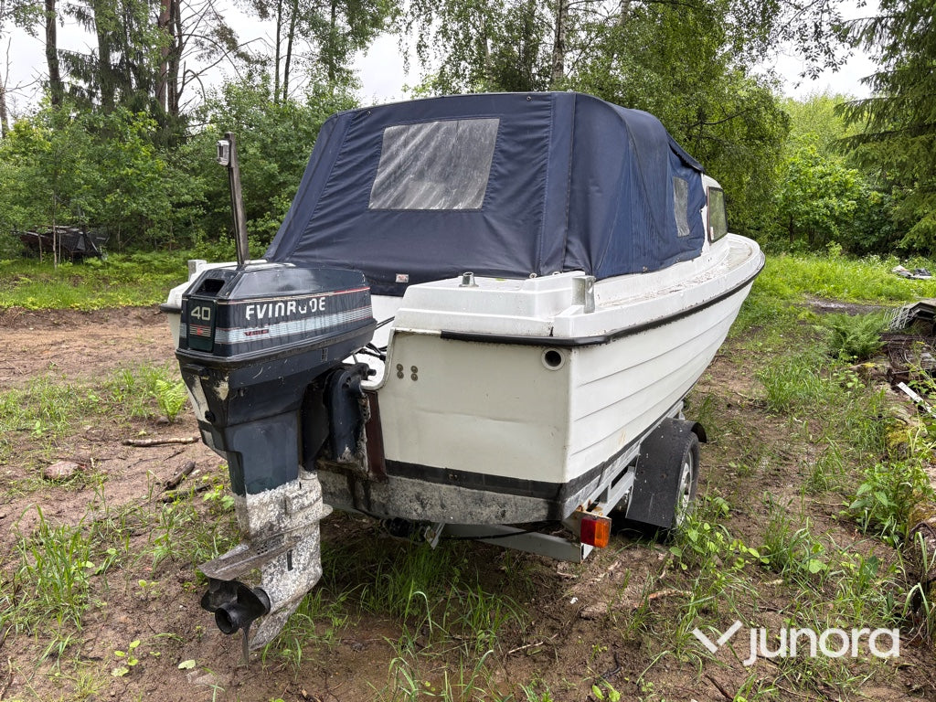 Motorbåt med trailer - Crescent, 525