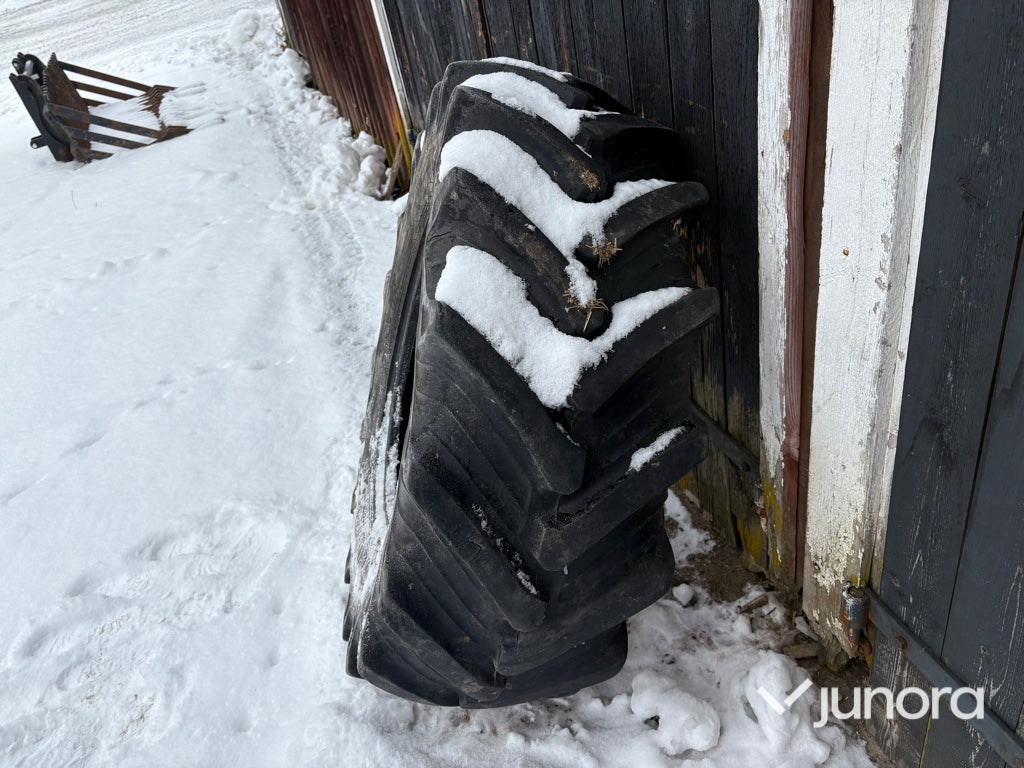 Traktordäck - Taurus, 420/70 R24