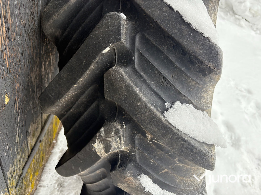 Traktordäck - Taurus, 420/70 R24