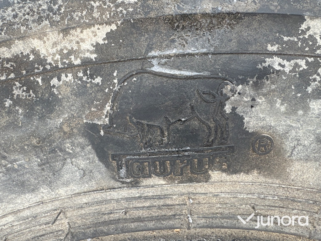 Traktordäck - Taurus, 420/70 R24